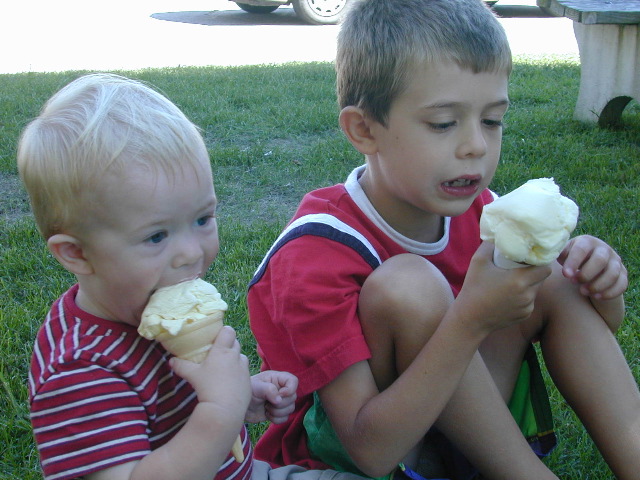 ellie_ollie_icecream