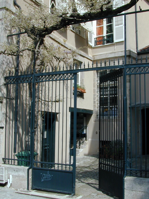 Gate