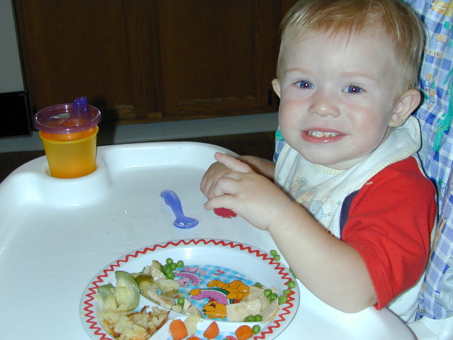 Elliot_eating